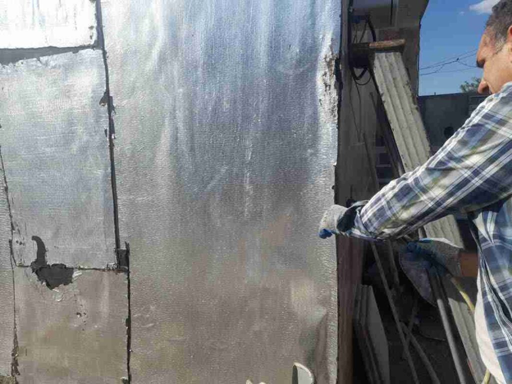 نصب ایزوگام بر روی دیوار